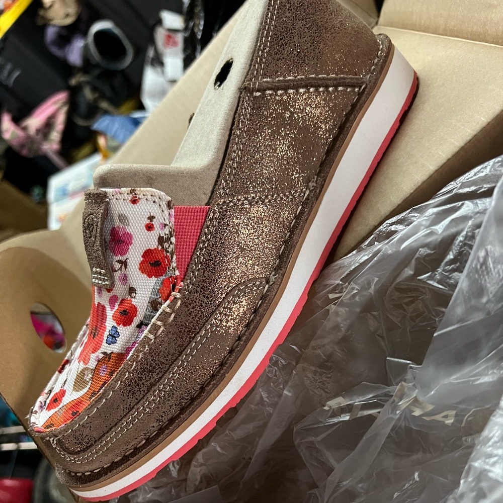 Ariat size 8